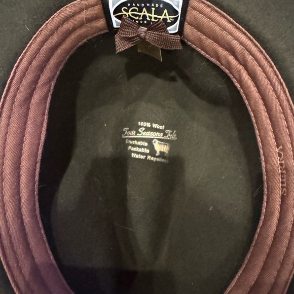 Handmade scala green wool hat - Picture 3 of 3